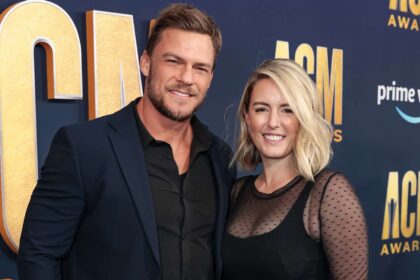 alan ritchson ehefrau